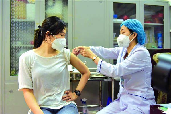Sử dụng kịp thời, hiệu quả số vaccine phòng COVID-19 được phân bổ, tránh lãng phí Sử dụng kịp thời, hiệu quả số vaccine phòng COVID-19 được phân bổ, tránh lãng phí
